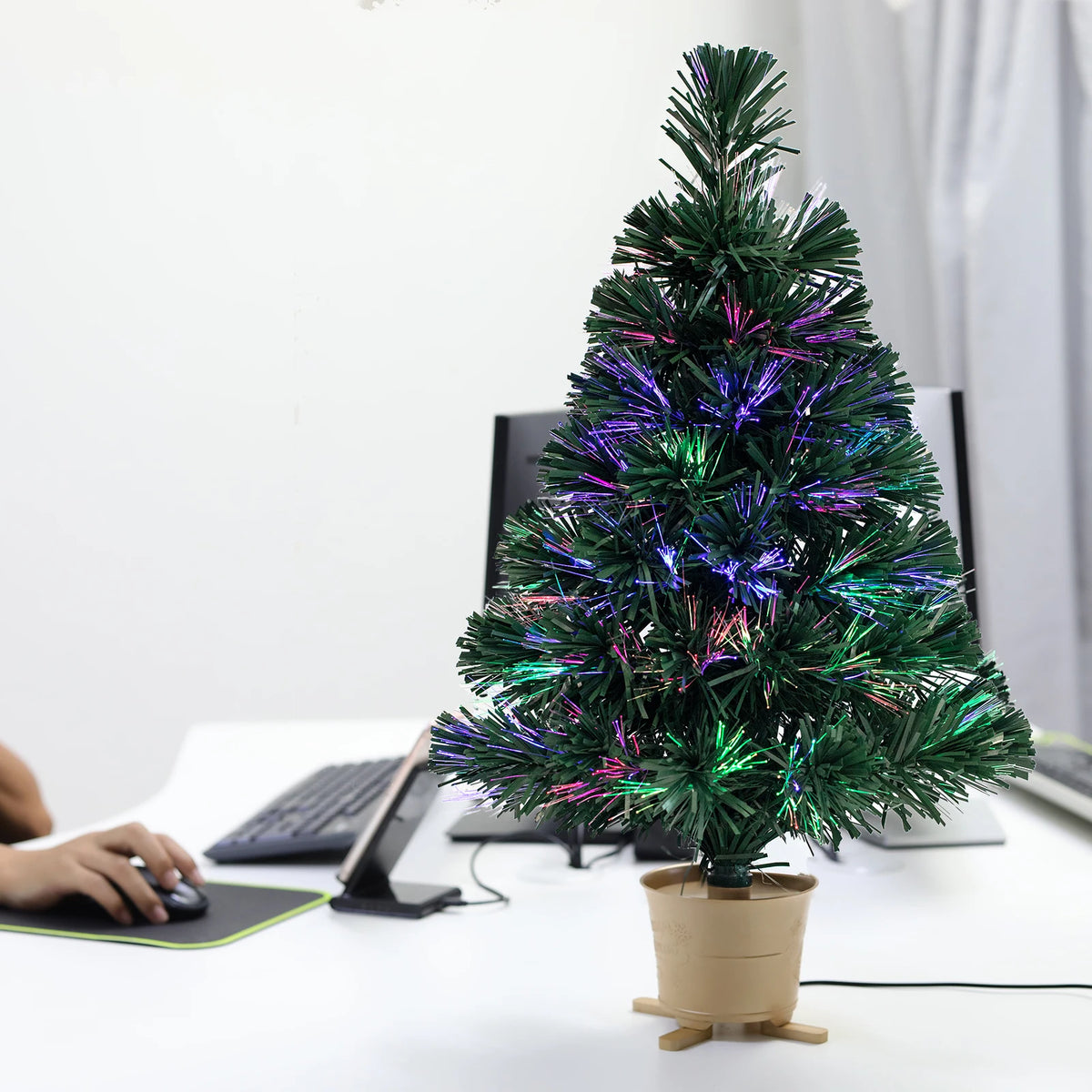 Mini árvore de Natal artificial de mesa de fibra óptica com luzes LED, base dourada, verde, pré-iluminada, árvore de Natal, 24 polegadas