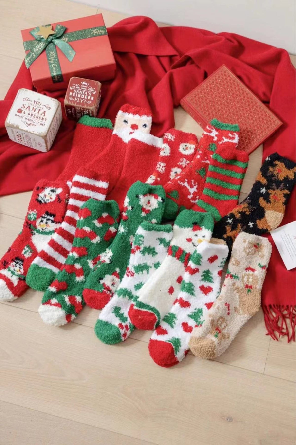 Coral fleece Christmas socks autumn and winter thick tube socks New Year gift socks cartoon Christmas socks cross-border wholesale
