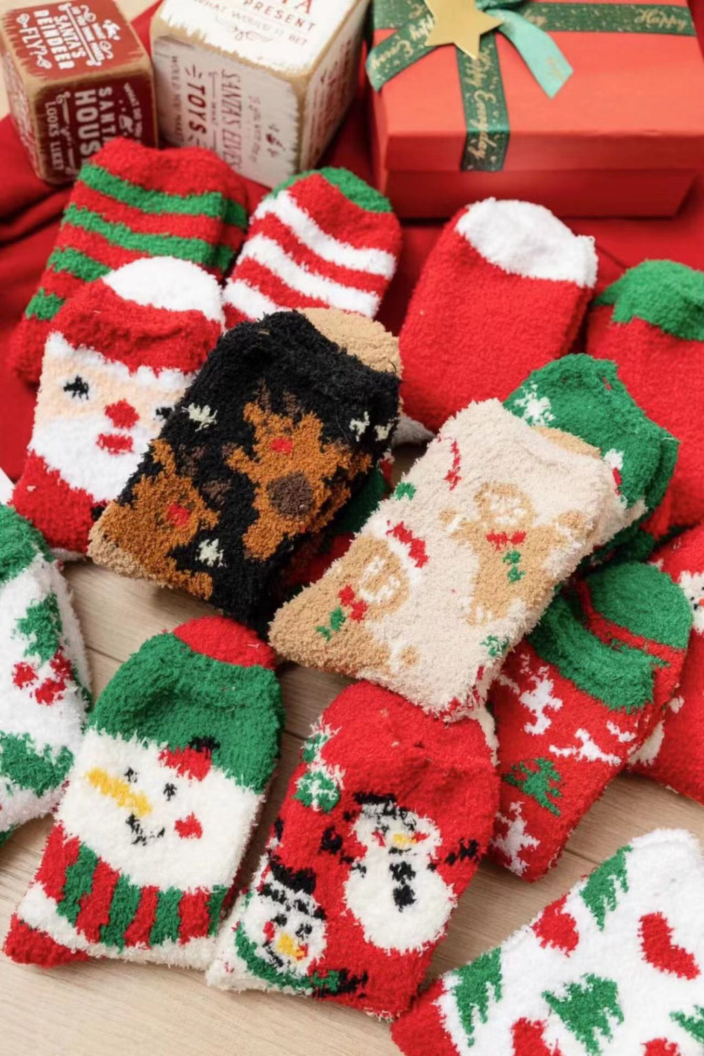 Coral fleece Christmas socks autumn and winter thick tube socks New Year gift socks cartoon Christmas socks cross-border wholesale