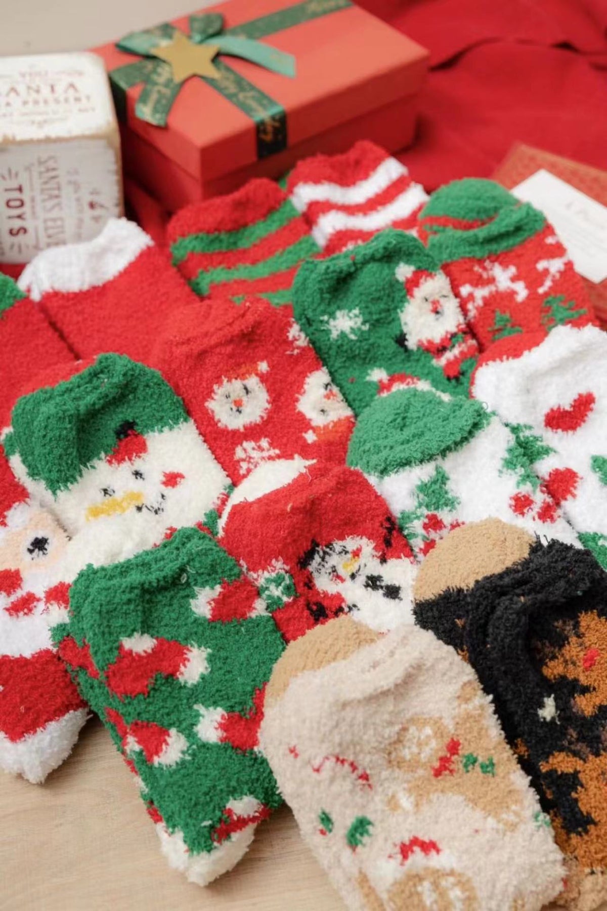 Coral fleece Christmas socks autumn and winter thick tube socks New Year gift socks cartoon Christmas socks cross-border wholesale