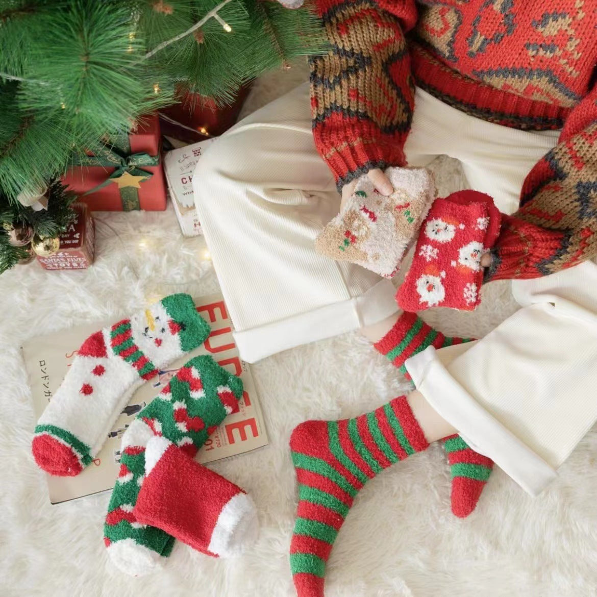 Coral fleece Christmas socks autumn and winter thick tube socks New Year gift socks cartoon Christmas socks cross-border wholesale
