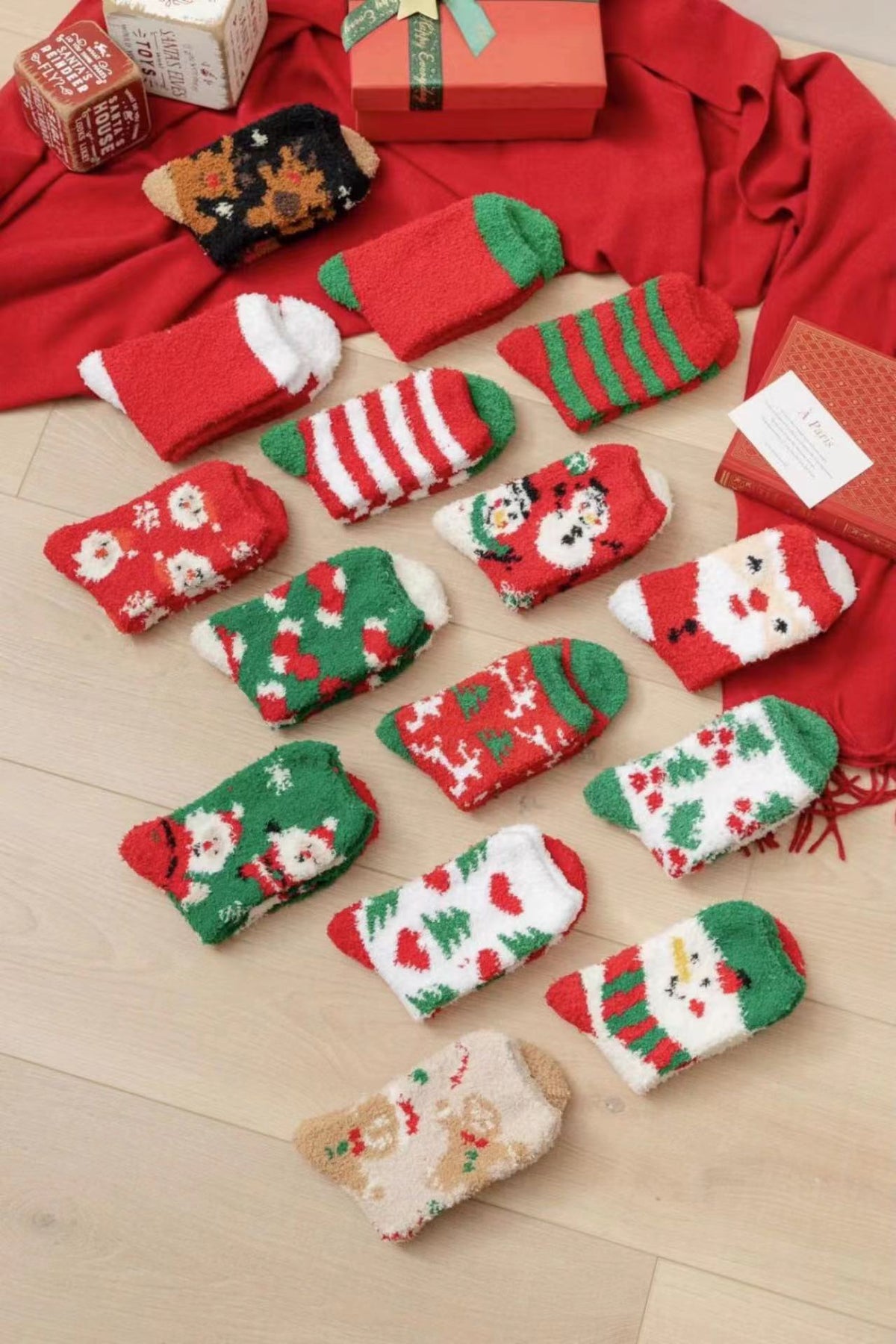Coral fleece Christmas socks autumn and winter thick tube socks New Year gift socks cartoon Christmas socks cross-border wholesale