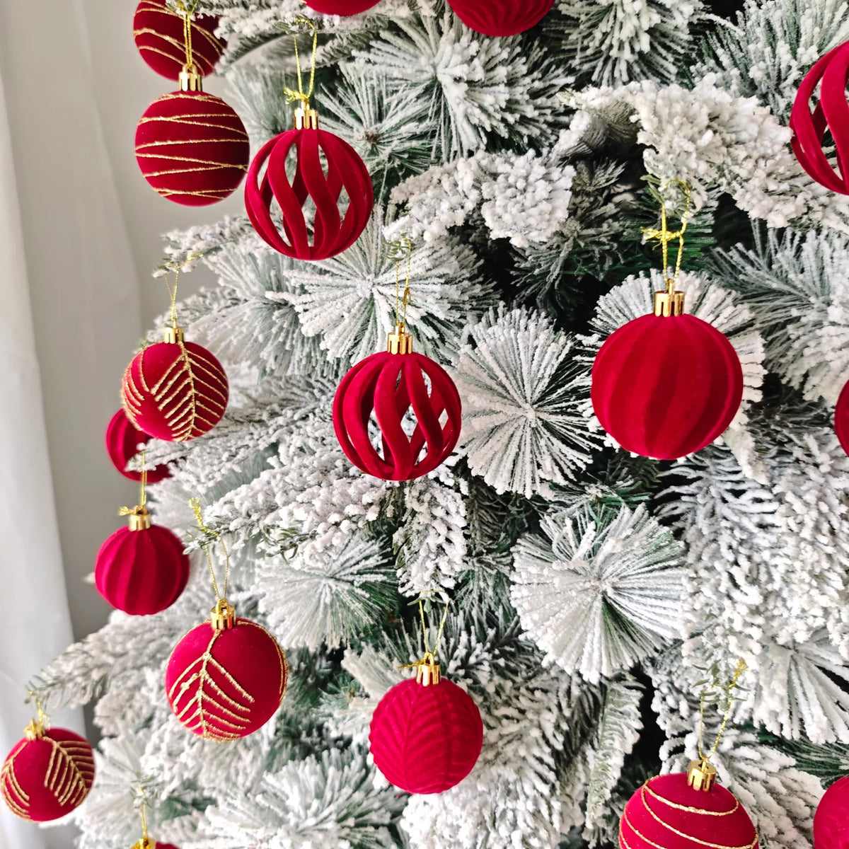 30 Bolas de Natal de Veludo, Enfeites de 6CM, Bolas de Natal Flocadas, Pingentes para Pendurar na Árvore de Natal, Decoração Festiva para Casa