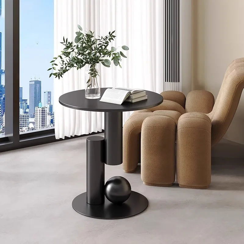 Sofá da sala de estar, mesa de centro pequena, armário lateral, casa da sala de estar, mesa de cabeceira leve e luxuosa, varanda, simples e criativa