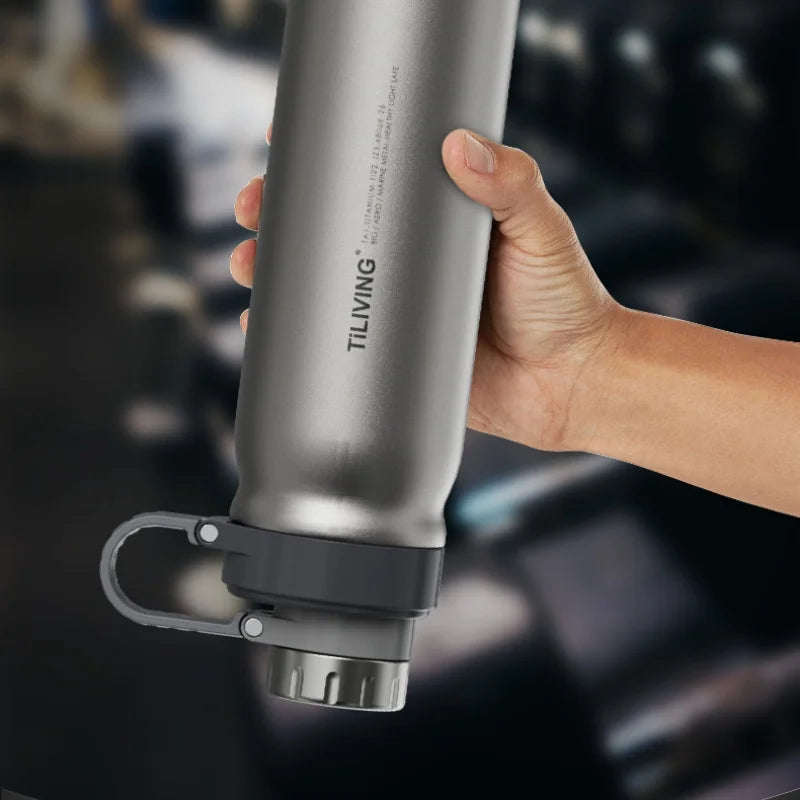 Copo Térmico de Titânio Puro de 850ml com Compartimento para Chá, Garrafa Térmica de Dupla Camada, Grande Capacidade, Garrafa de Água para Esportes