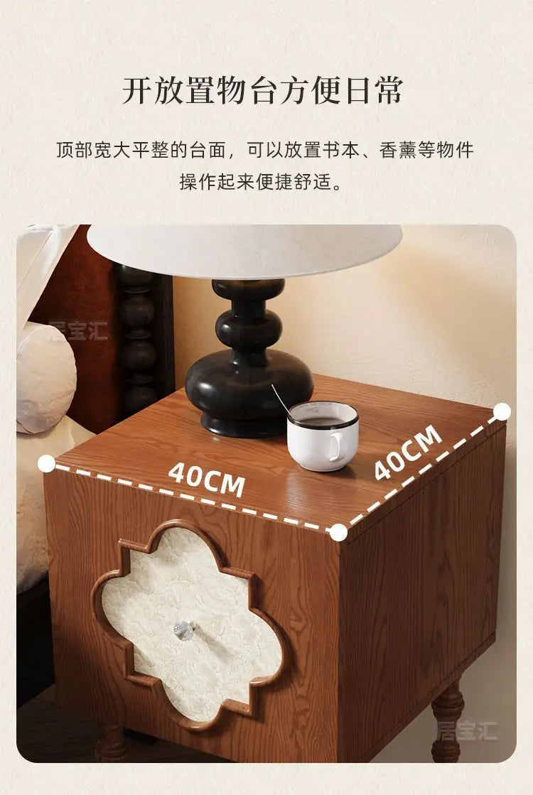 Mesa de Cabeceira Antiga de Luxo de Alta Qualidade em Madeira de Freixo com Design Artístico de Trevo de Quatro Folhas, Armário Lateral para Sofá e Armário de Cabeceira para Quarto