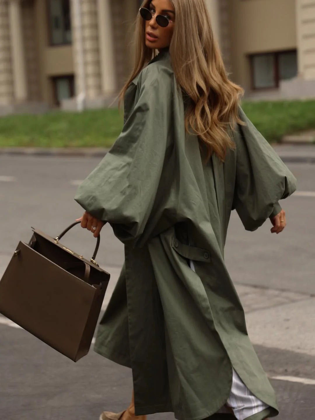 Casaco de Trincheira Comprido de Outono para Mulher com Gola Subida, Botões, Mangas Morcego, Abertura Lateral, Sobretudo Oversize, Estilo Chic, Moda Urbana e Corta-vento