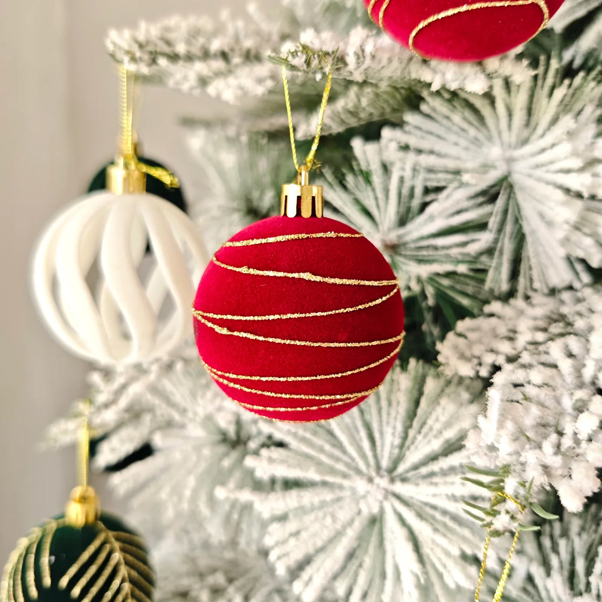 30 Bolas de Natal de Veludo, Enfeites de 6CM, Bolas de Natal Flocadas, Pingentes para Pendurar na Árvore de Natal, Decoração Festiva para Casa
