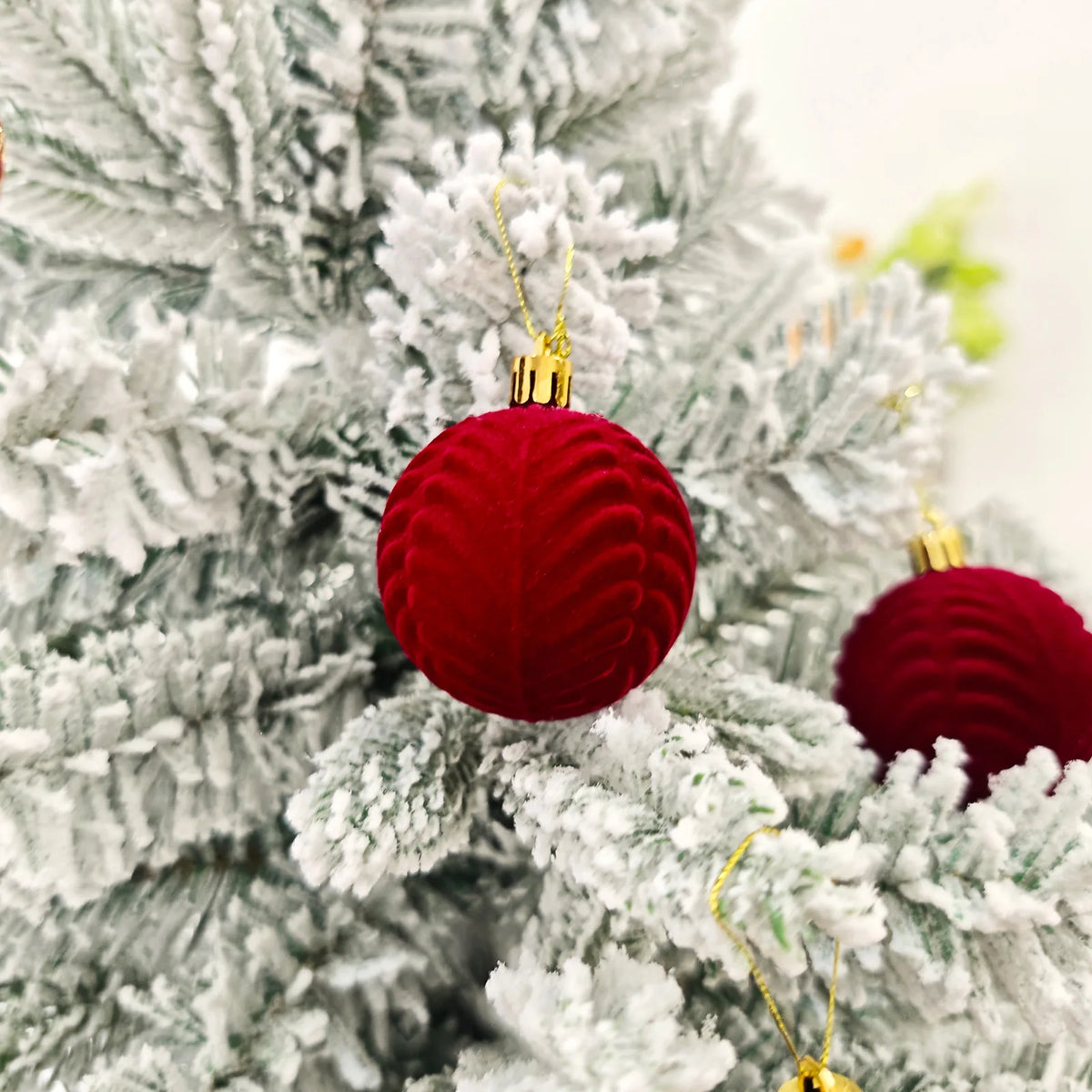 30 Bolas de Natal de Veludo, Enfeites de 6CM, Bolas de Natal Flocadas, Pingentes para Pendurar na Árvore de Natal, Decoração Festiva para Casa