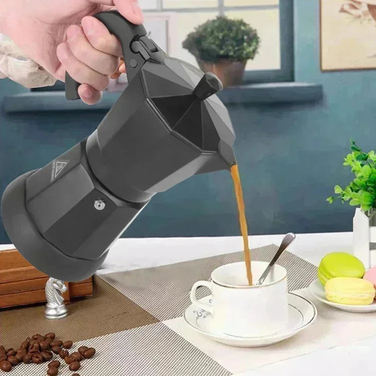 Cafeteira elétrica de alumínio 220v 300ml, estilo italiano, com plugue europeu, para uso doméstico, rápida e conveniente.
