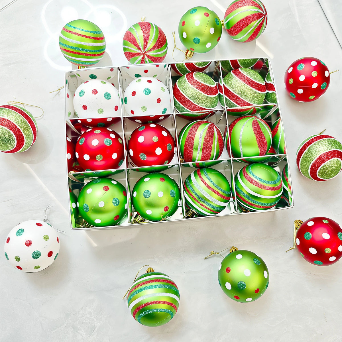 Conjunto de enfeites de bolas de Natal, verde e vermelho, para pendurar na árvore de Natal, ideal para festas de Ano Novo e como presente.