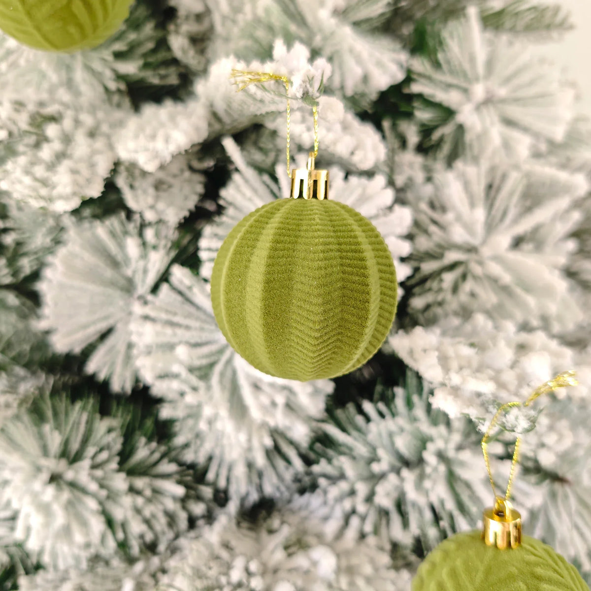 30 Bolas de Natal de Veludo, Enfeites de 6CM, Bolas de Natal Flocadas, Pingentes para Pendurar na Árvore de Natal, Decoração Festiva para Casa