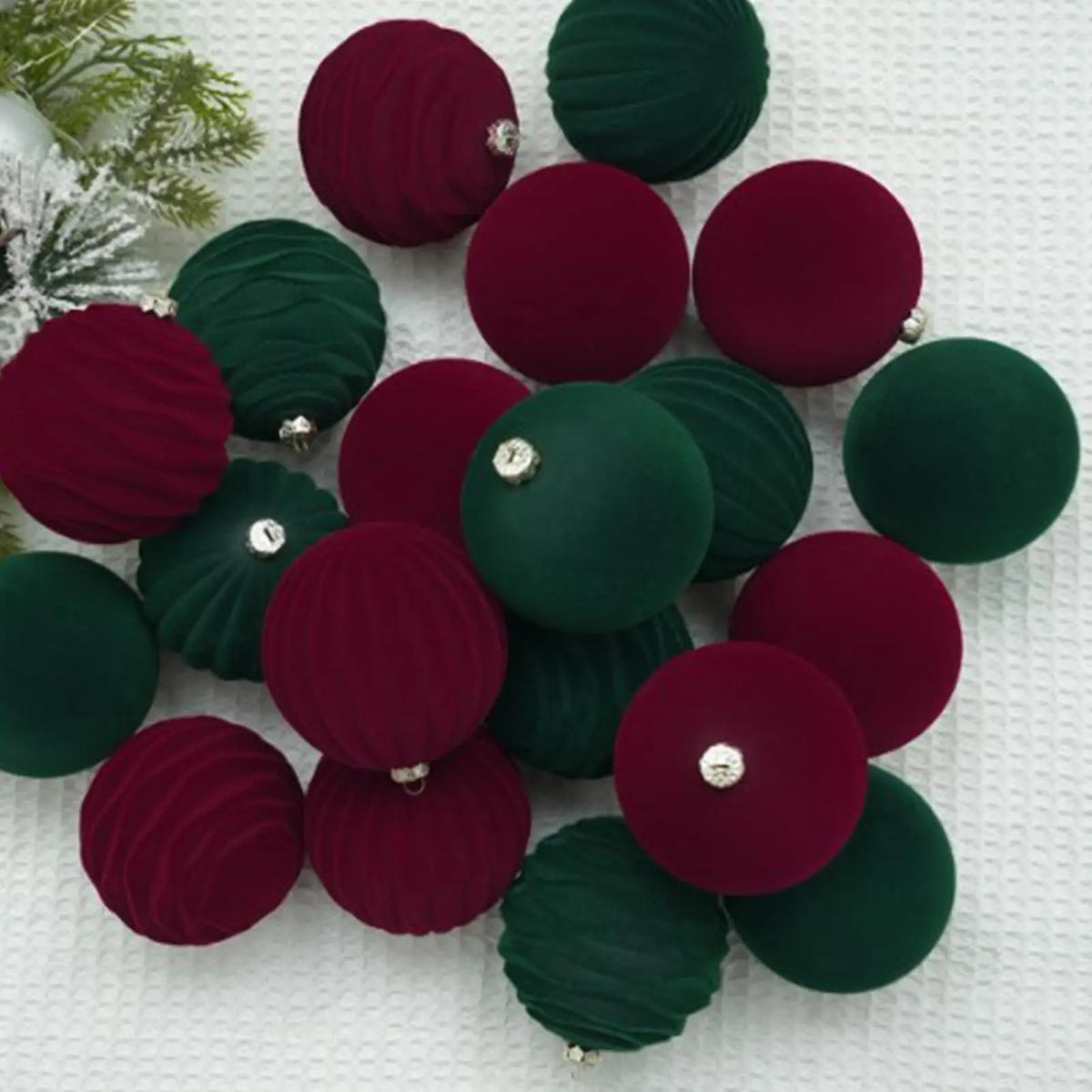 Bolas de natal de veludo 12 unidades/caixa bolas de árvore flocadas pingente ornamentos design luxuoso decoração para decorações de natal
