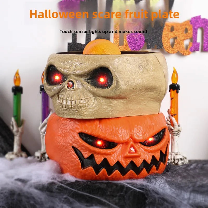 Decoração de cena de Halloween: balde de abóbora, prato de doces engraçado, adereços, enfeites, decorações de atmosfera de evento, decoração de bar