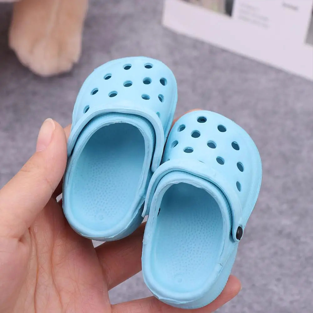 1 par de sandálias antiderrapantes para animais de estimação, sola macia, confortável, sapato com buraco para cães, resistente ao desgaste, respirável, botas de chuva para gatos