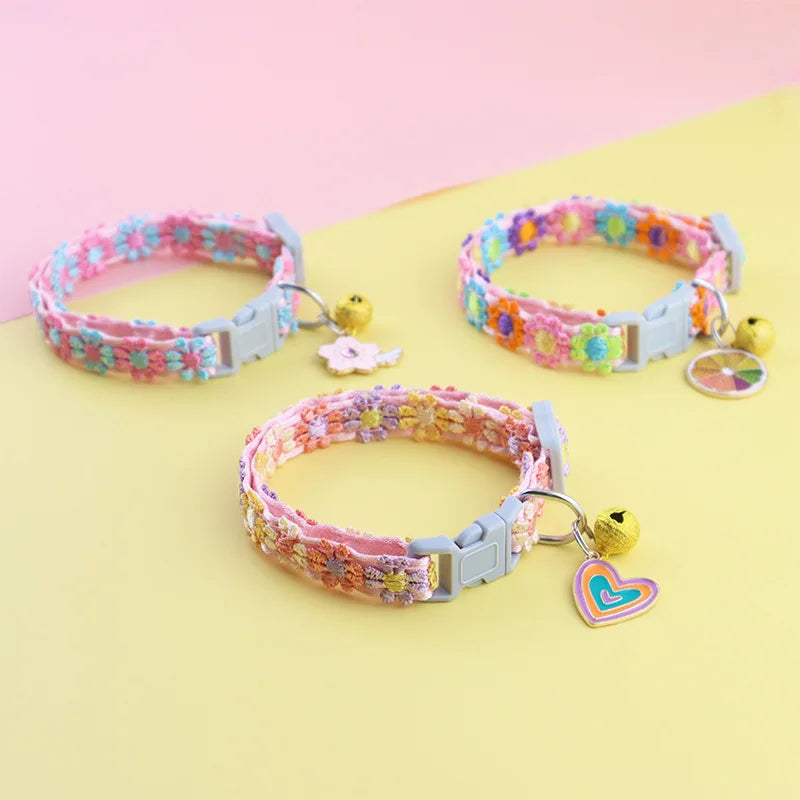 Ajustável colarinho de segurança com sino para animais de estimação, pegada dos desenhos animados, colar colorido, acessórios para cães, cachorro e gatinho