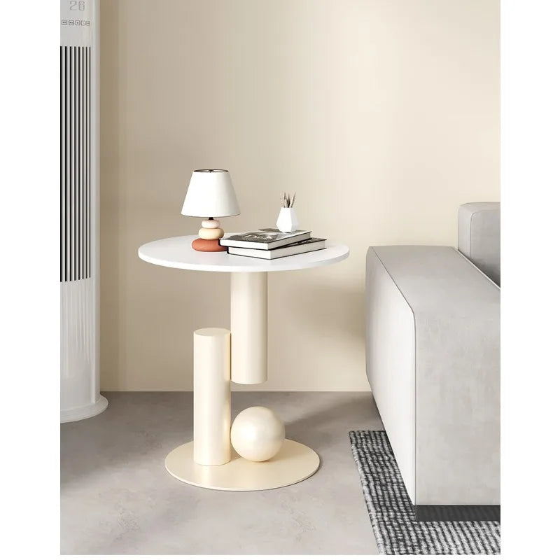 Sofá da sala de estar, mesa de centro pequena, armário lateral, casa da sala de estar, mesa de cabeceira leve e luxuosa, varanda, simples e criativa