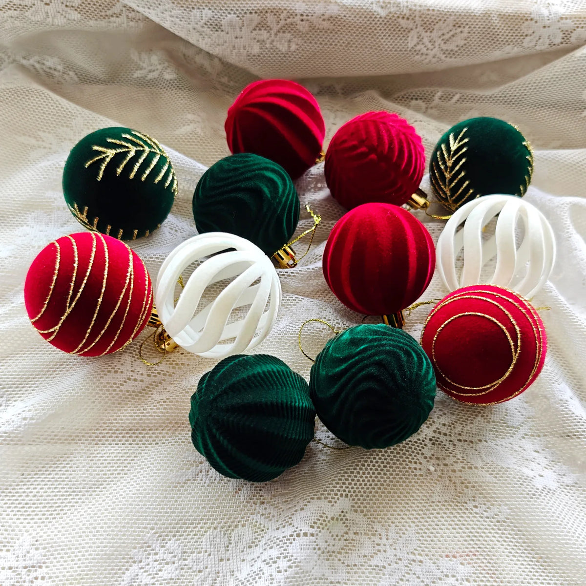 30 Bolas de Natal de Veludo, Enfeites de 6CM, Bolas de Natal Flocadas, Pingentes para Pendurar na Árvore de Natal, Decoração Festiva para Casa