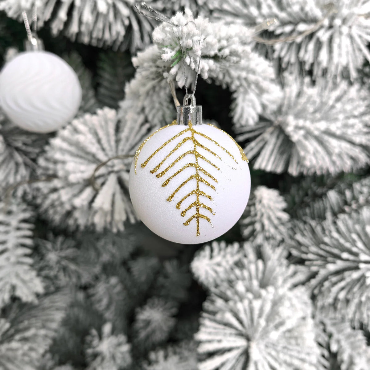 30 Bolas de Natal de Veludo, Enfeites de 6CM, Bolas de Natal Flocadas, Pingentes para Pendurar na Árvore de Natal, Decoração Festiva para Casa