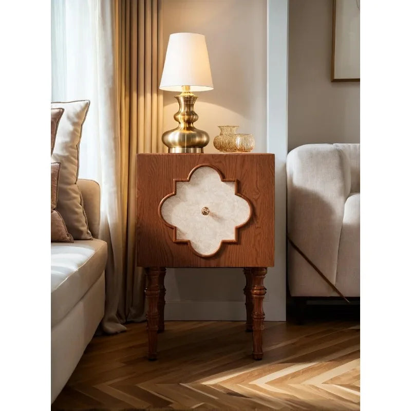 Mesa de Cabeceira Antiga de Luxo de Alta Qualidade em Madeira de Freixo com Design Artístico de Trevo de Quatro Folhas, Armário Lateral para Sofá e Armário de Cabeceira para Quarto