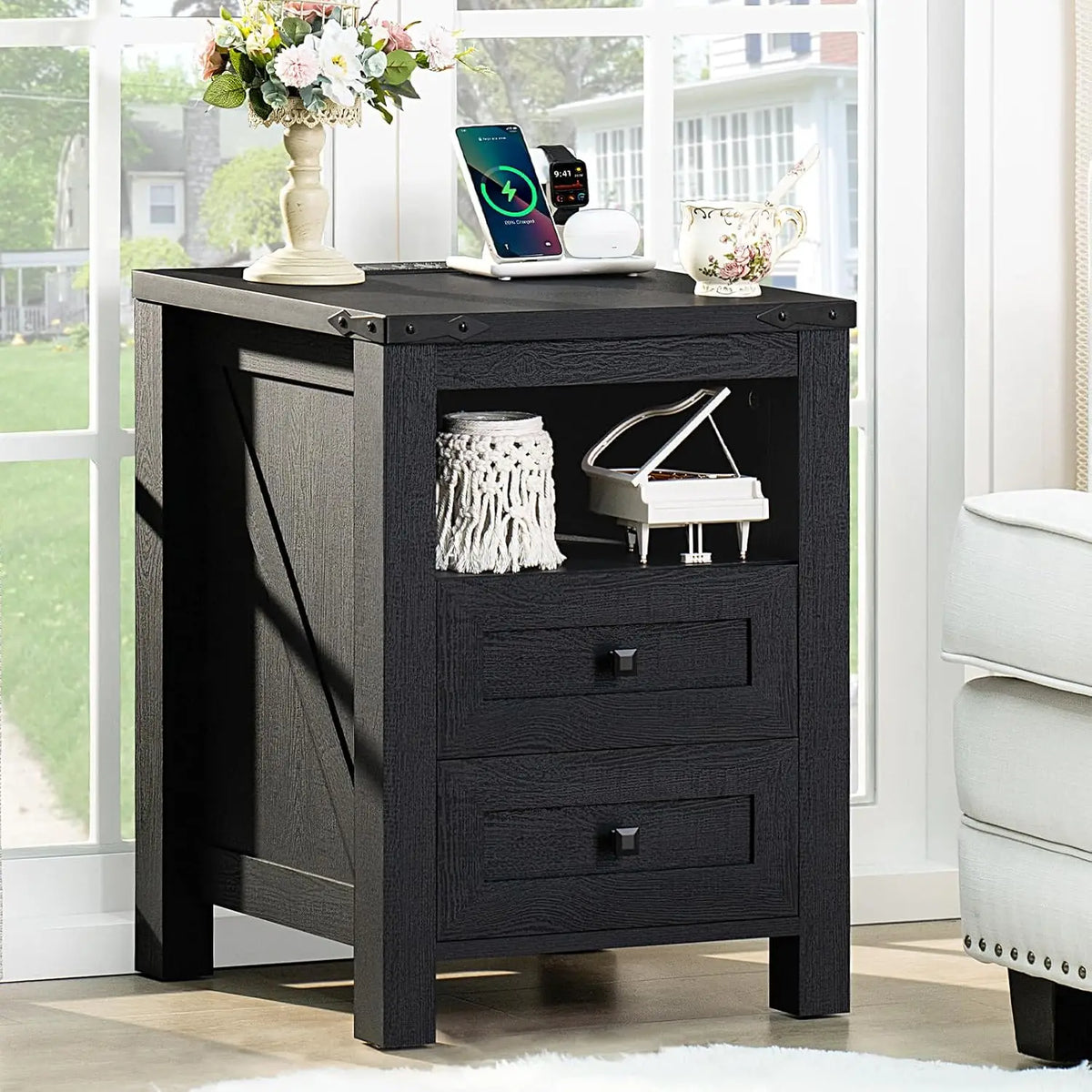 Mesa de cabeceira com estação de carregamento e porta USB, 2 gavetas e prateleira para armazenamento, móveis de quarto em estilo rústico, personalizável.