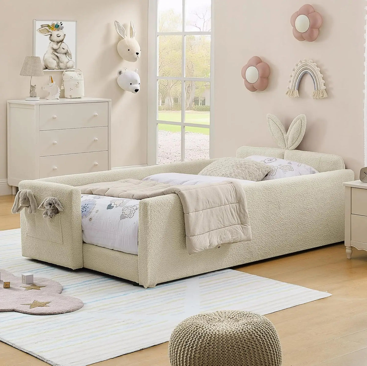 Cama Plataforma Tamanho Twin, Cabeceira Estofada Boucle com Orelhas de Coelho, com Bolso e Grade de Proteção para Quarto Infantil, Bege, Personalizada