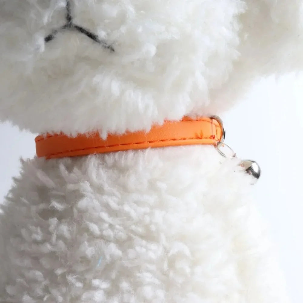 Coleira de gato pequena elástica, cor macaron, coleira para animais de estimação com sinos, coleira de couro pu ajustável para filhotes e gatos