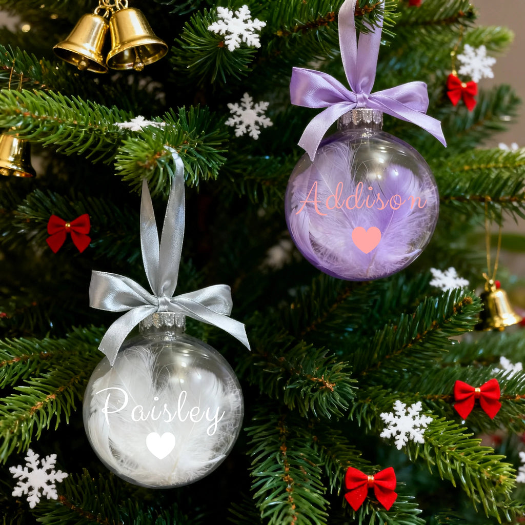 Um enfeite de Natal personalizado, uma bola decorativa para a árvore de Natal, com nome gravado, para a família e entes queridos, uma bola de Natal personalizada.