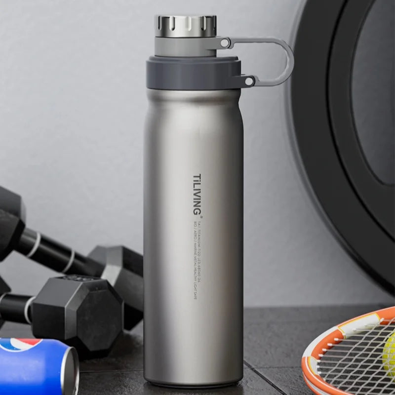 Copo Térmico de Titânio Puro de 850ml com Compartimento para Chá, Garrafa Térmica de Dupla Camada, Grande Capacidade, Garrafa de Água para Esportes