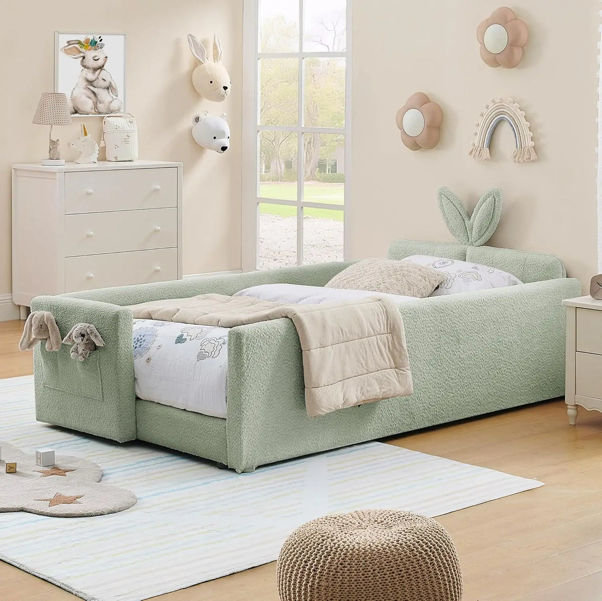 Cama Plataforma Tamanho Twin, Cabeceira Estofada Boucle com Orelhas de Coelho, com Bolso e Grade de Proteção para Quarto Infantil, Bege, Personalizada