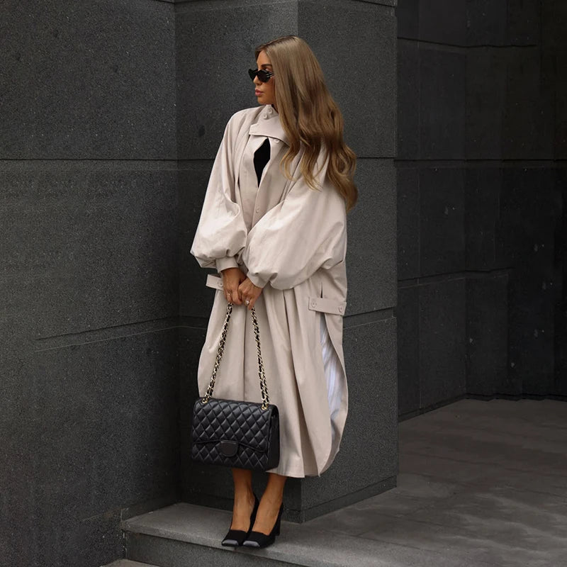 Casaco de Trincheira Comprido de Outono para Mulher com Gola Subida, Botões, Mangas Morcego, Abertura Lateral, Sobretudo Oversize, Estilo Chic, Moda Urbana e Corta-vento