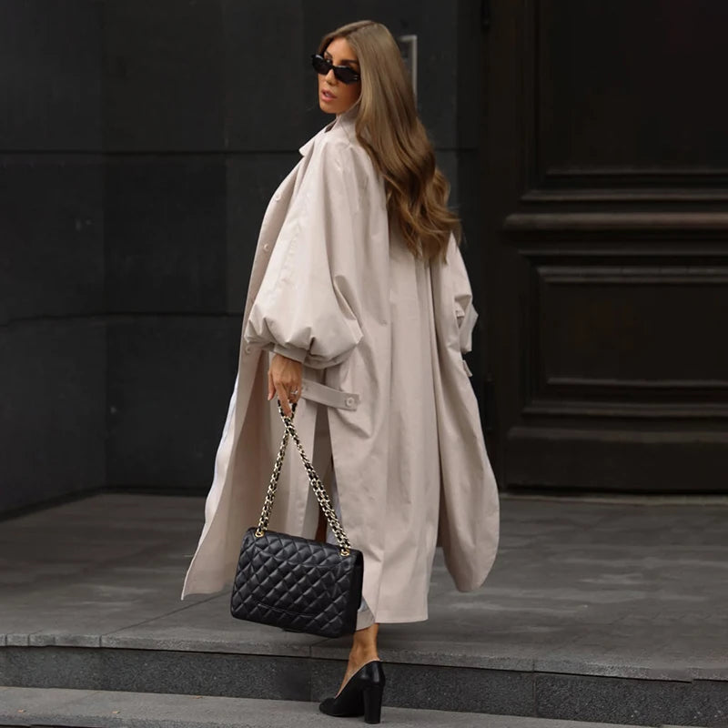 Casaco de Trincheira Comprido de Outono para Mulher com Gola Subida, Botões, Mangas Morcego, Abertura Lateral, Sobretudo Oversize, Estilo Chic, Moda Urbana e Corta-vento