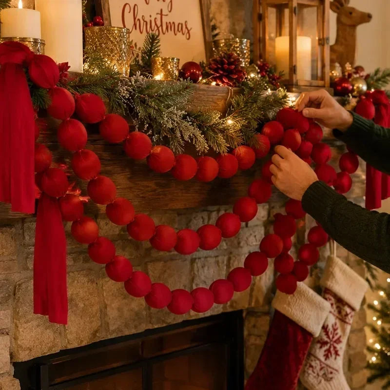 Guirlanda de bolas de Natal para pendurar, bolas de tecido vermelho, cordão para decoração de árvore de Natal, decoração para pendurar na janela, bolas de tecido macio e suave, artigos para festas.