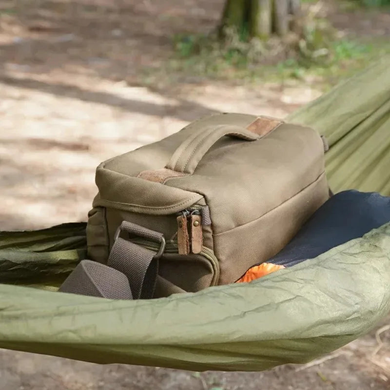 Rede de armazenamento pequena, portátil e fácil de montar para caminhadas, montanhismo, ciclismo e camping — rede compacta para organização de equipamentos.