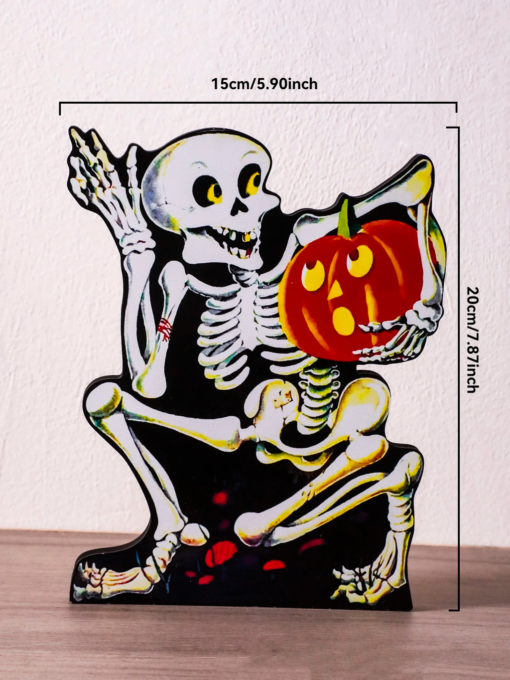 Decoração de mesa de esqueleto de Halloween, esqueleto segurando forma de abóbora, enfeites de mesa de madeira, presente de decoração de casa e festa assustador