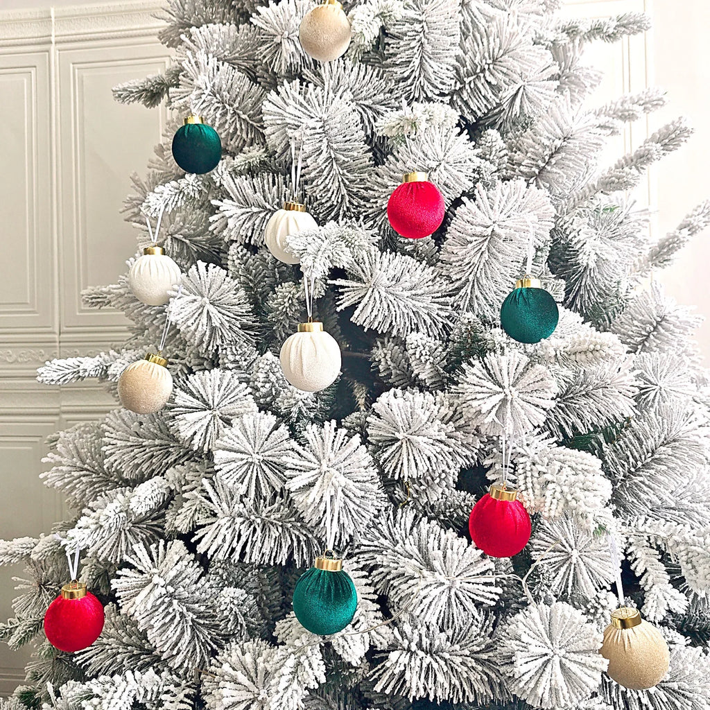 12 unidades de enfeites de Natal em forma de bolas, revestidos com tecido macio, para pendurar na árvore de Natal, presente de Natal e Ano Novo.