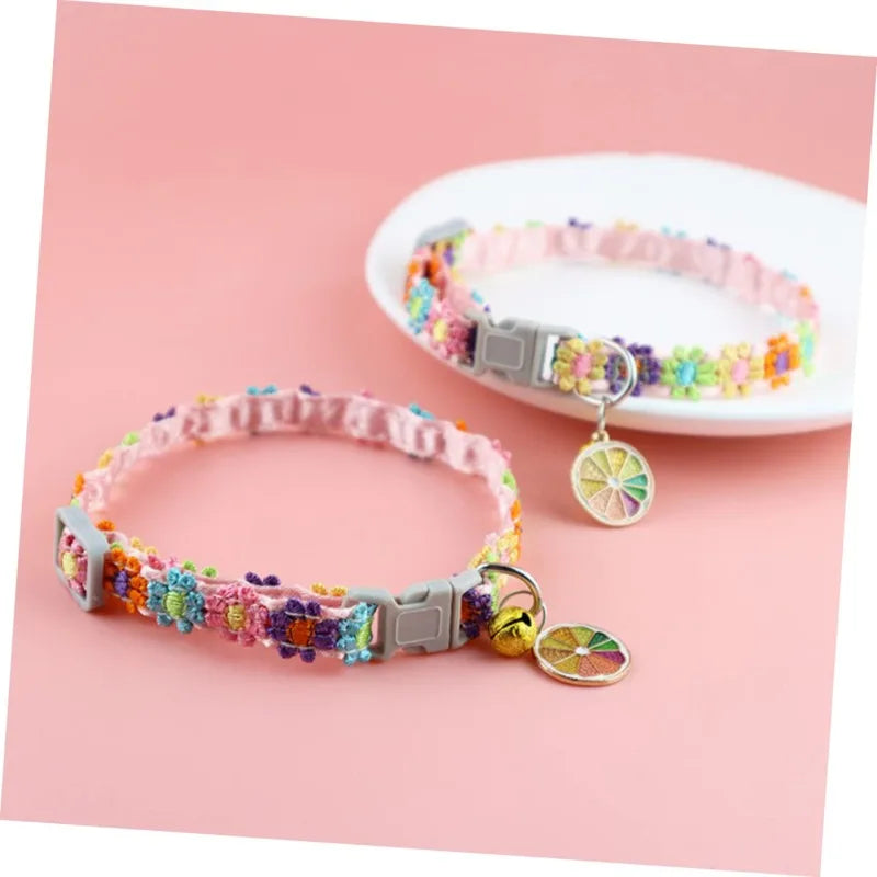 Coleira para Animais de Estimação com Sino, Estampa de Patas Colorida, Ajustável, para Cães, Filhotes e Gatos, Acessório de Segurança com Sino, Colar para Pets