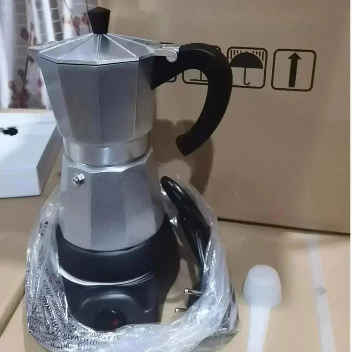 Cafeteira elétrica de alumínio 220v 300ml, estilo italiano, com plugue europeu, para uso doméstico, rápida e conveniente.