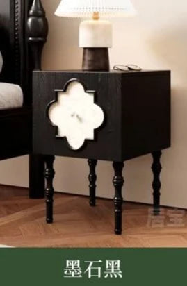 Mesa de Cabeceira Antiga de Luxo de Alta Qualidade em Madeira de Freixo com Design Artístico de Trevo de Quatro Folhas, Armário Lateral para Sofá e Armário de Cabeceira para Quarto