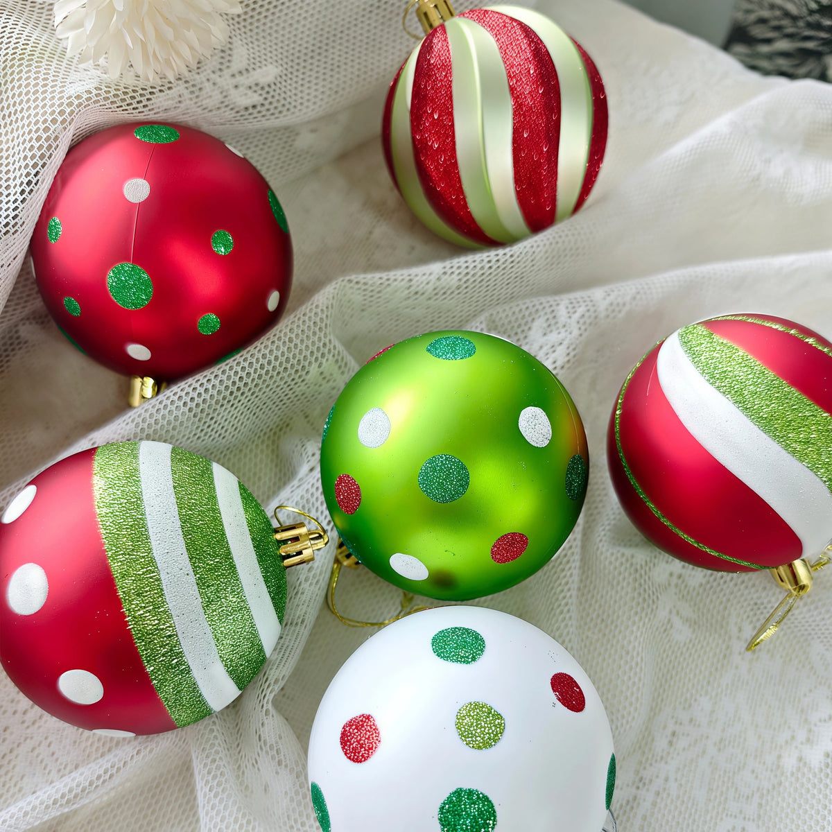 Conjunto de enfeites de bolas de Natal, verde e vermelho, para pendurar na árvore de Natal, ideal para festas de Ano Novo e como presente.