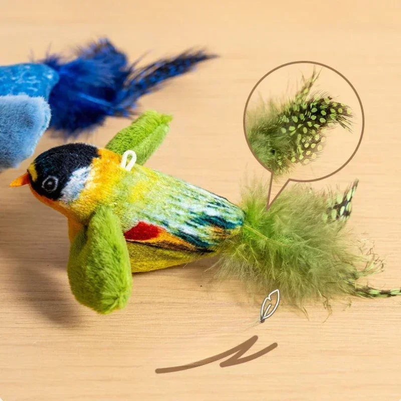 Brinquedo interativo para gatos, em forma de pássaro de pelúcia, ativado por som e fixado na parede, com catnip, para brincadeiras e entretenimento de gatos em ambientes fechados.
