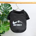Roupas para animais de estimação de outono e inverno, bonito inglês carta veludo em torno do pescoço com capuz, super fofo gato e cachorro roupas universais, fashionab