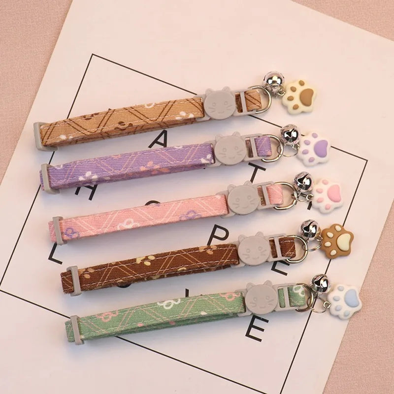 Ajustável colarinho de segurança com sino para animais de estimação, pegada dos desenhos animados, colar colorido, acessórios para cães, cachorro e gatinho
