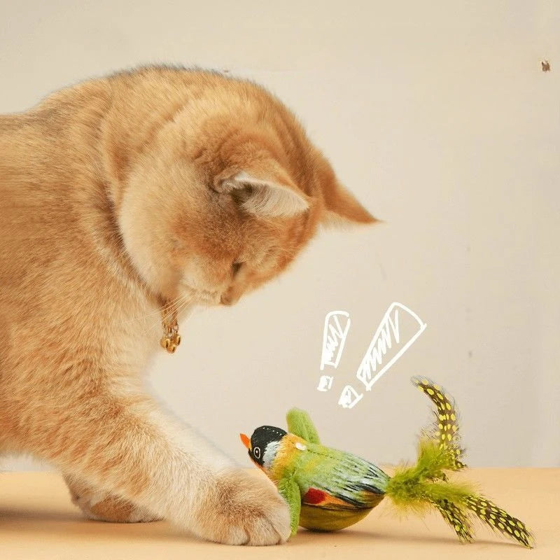 Brinquedo interativo para gatos, em forma de pássaro de pelúcia, ativado por som e fixado na parede, com catnip, para brincadeiras e entretenimento de gatos em ambientes fechados.