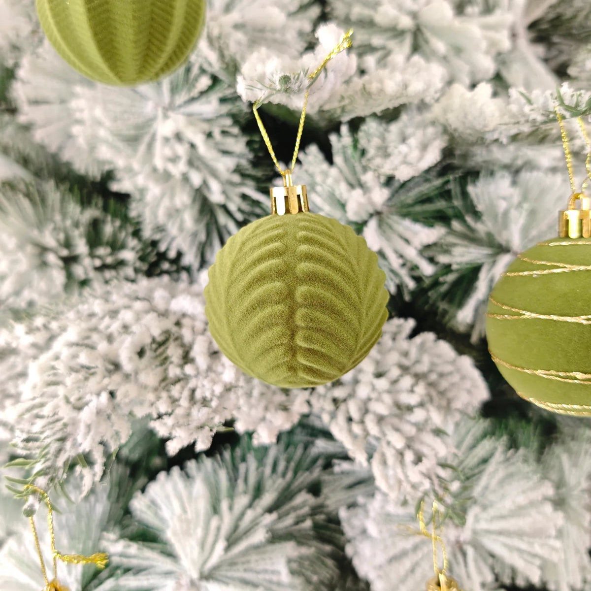 30 Bolas de Natal de Veludo, Enfeites de 6CM, Bolas de Natal Flocadas, Pingentes para Pendurar na Árvore de Natal, Decoração Festiva para Casa
