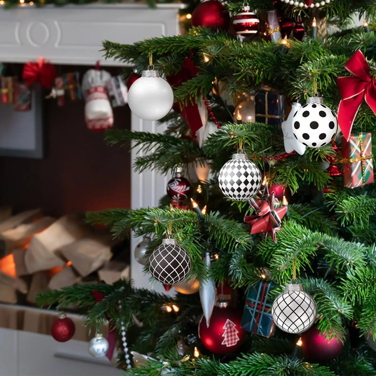 12pçs bolas de natal pretas e brancas, bola suspensa pintada à mão, pingentes de árvore de natal, decoração de casa, presentes de ano novo 2025