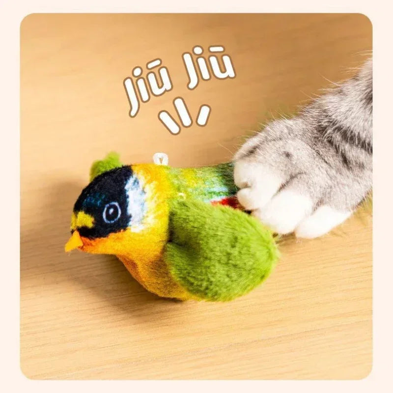 Brinquedo interativo para gatos, em forma de pássaro de pelúcia, ativado por som e fixado na parede, com catnip, para brincadeiras e entretenimento de gatos em ambientes fechados.