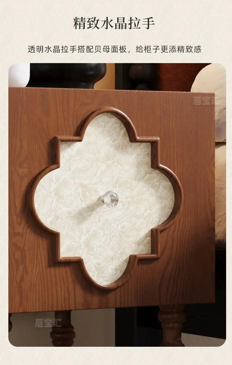 Mesa de Cabeceira Antiga de Luxo de Alta Qualidade em Madeira de Freixo com Design Artístico de Trevo de Quatro Folhas, Armário Lateral para Sofá e Armário de Cabeceira para Quarto