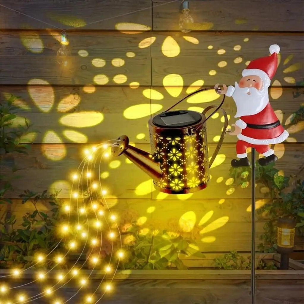 Lanterna de jardim solar com motivos natalinos, em forma de regador, com luzes LED, para uso exterior, à prova de água, em metal, para decoração de jardins e pátios.