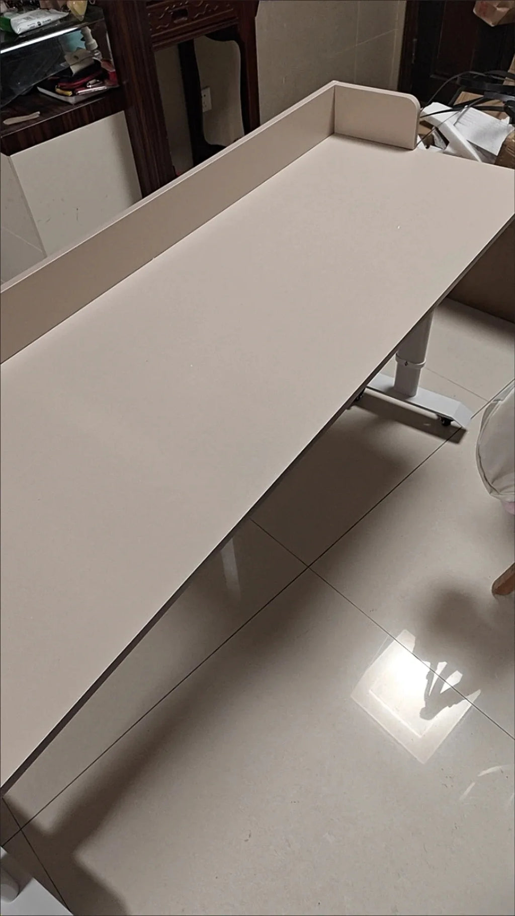 Mesa para laptop com cama ajustável e rodas |   Mesa de computador com rodinhas para móveis de quarto |   Mesa de madeira maciça com manivela manual